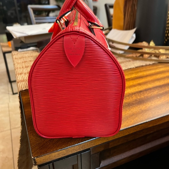 Preloved Red Epi Speedy 25 Louis Vuitton - Picture 2 of 11